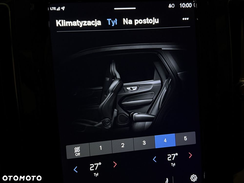 Volvo XC 60 B4 D AWD Plus Dark - 25