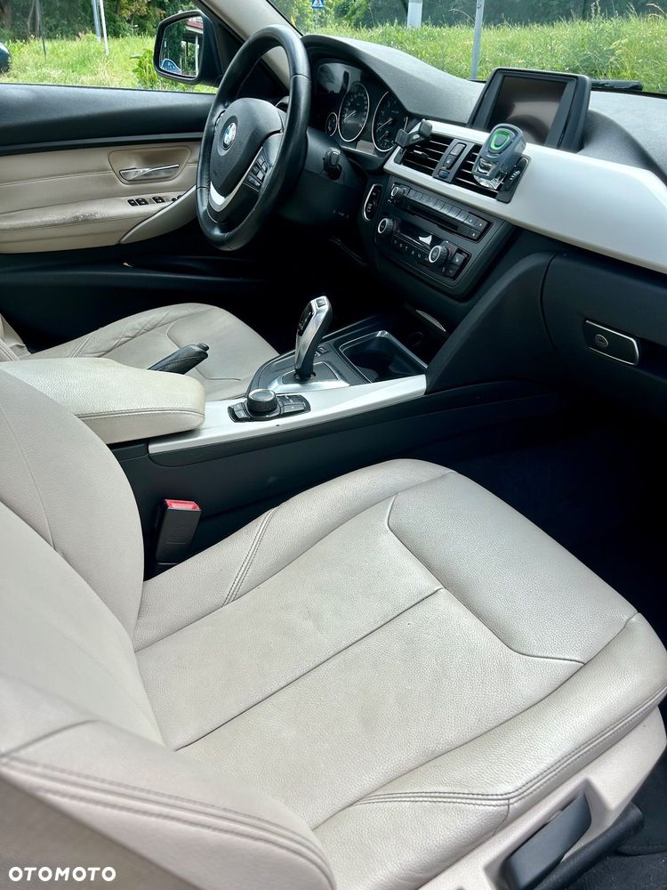 BMW Seria 3 320i - 10