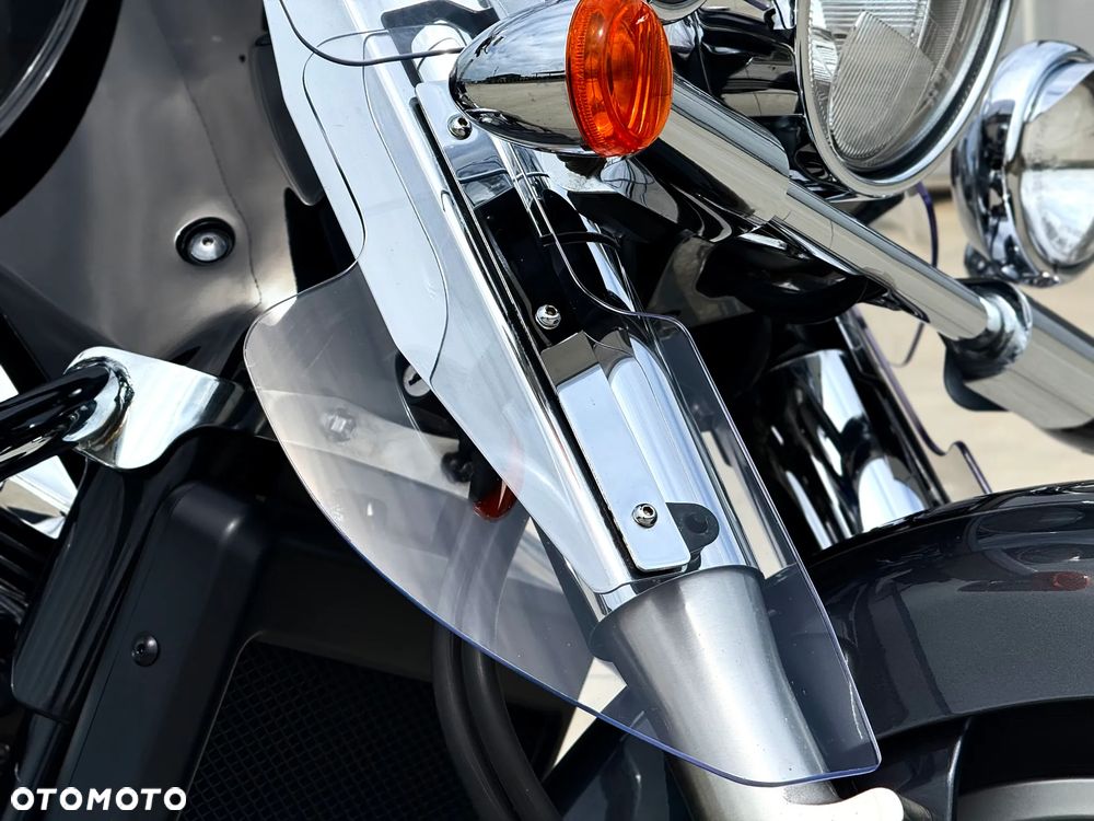 Suzuki Boulevard - 29