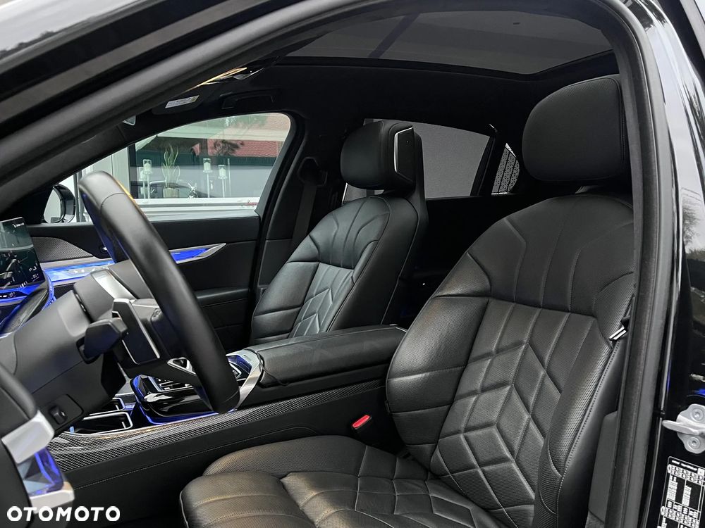 BMW Seria 7 740d xDrive mHEV sport - 28