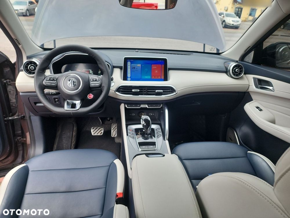 MG HS Luxury - 11