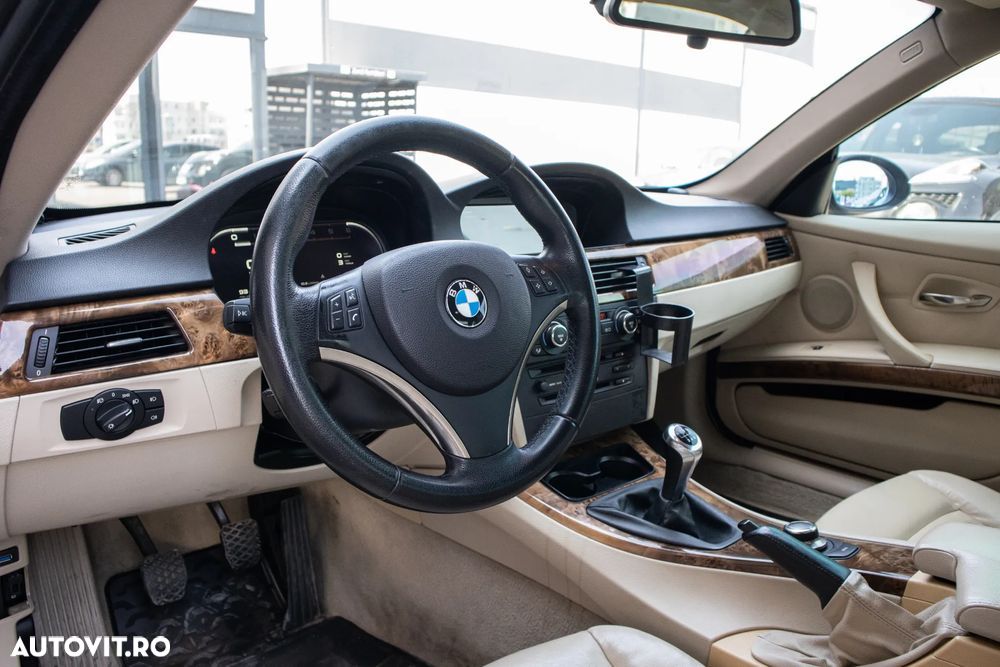 BMW Seria 3 330d Coupe - 13