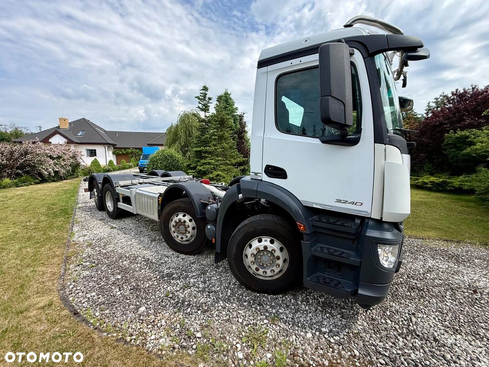 Mercedes-Benz Arocs 3240 - 12