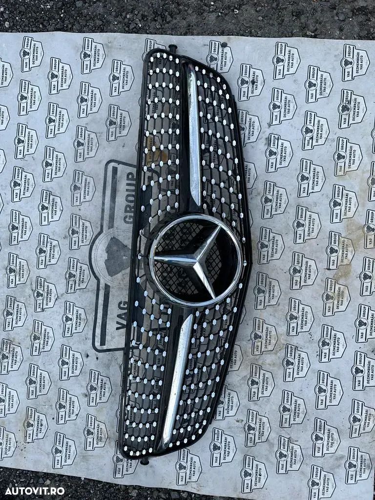 Grila centrala bara mercedes c class w204 amg facelift 2014 - 1