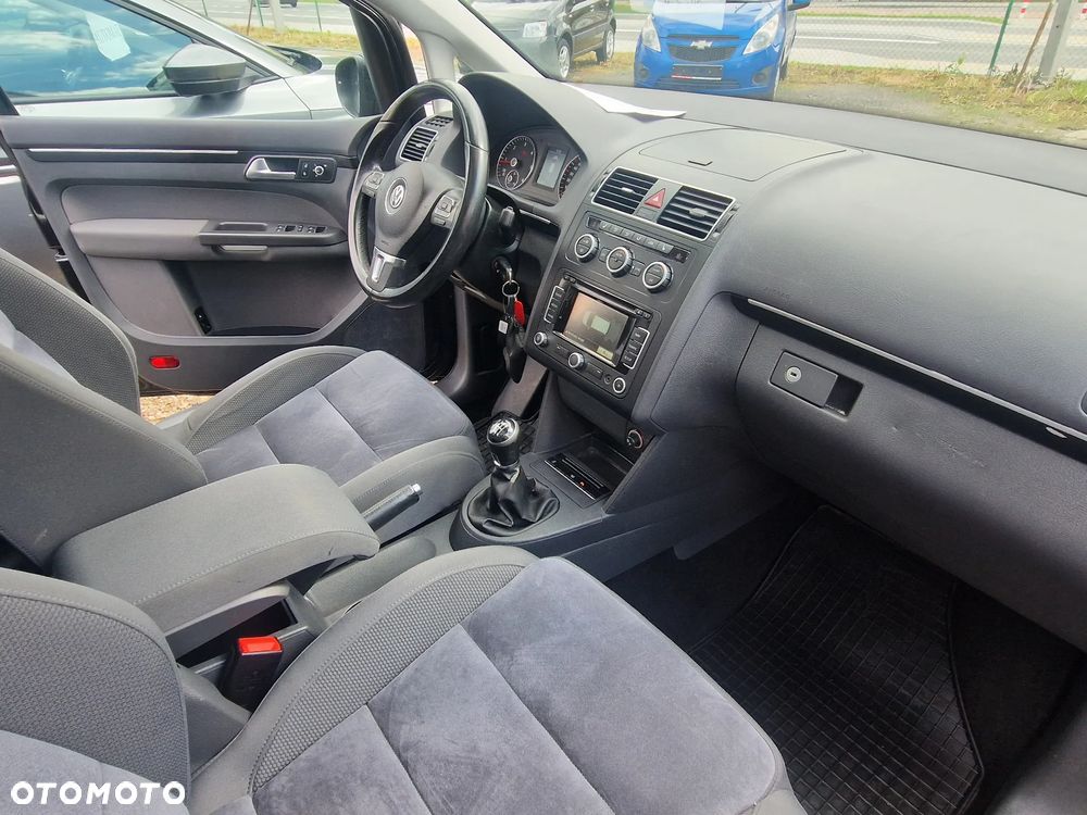 Volkswagen Touran - 10