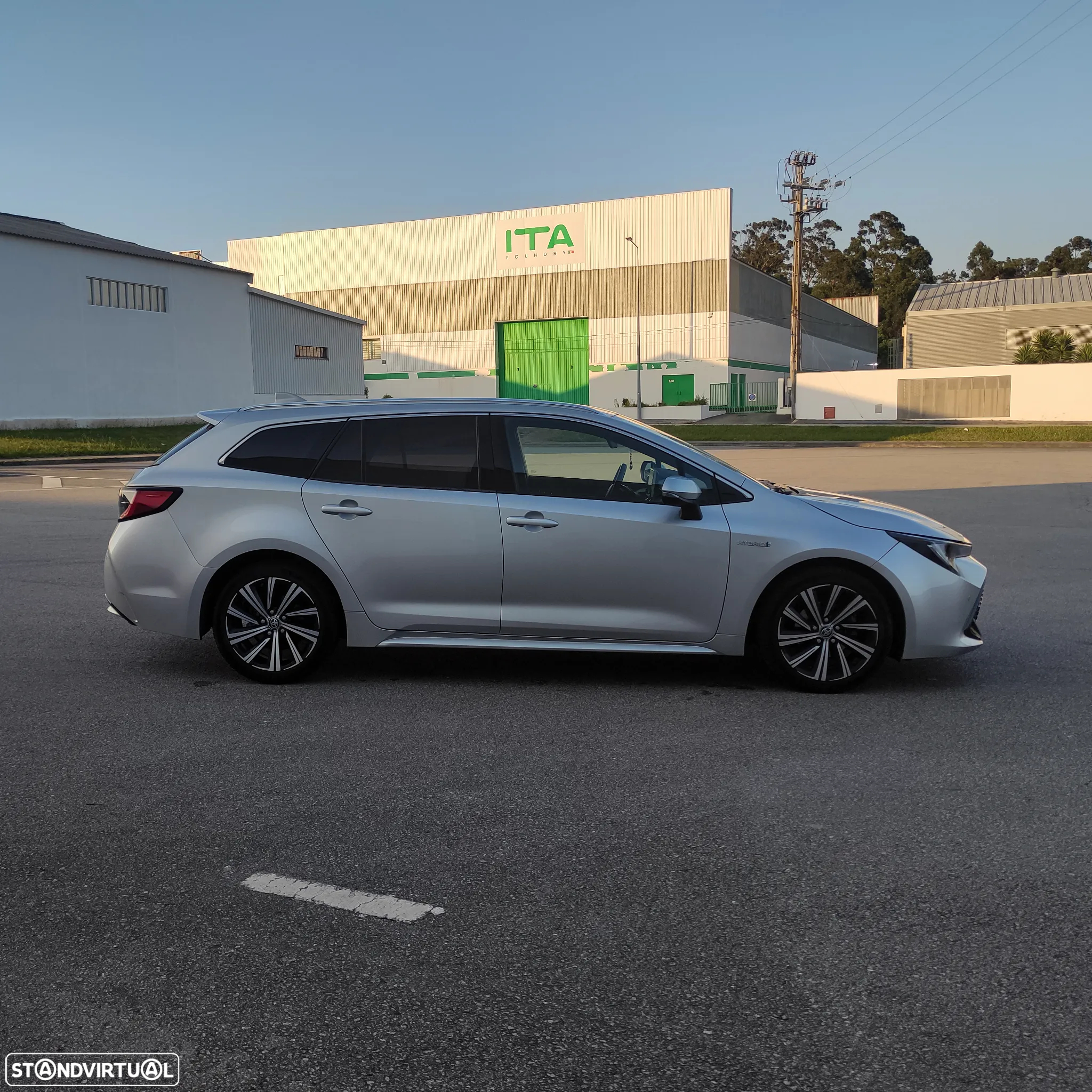 Toyota Corolla Touring Sports 1.8 Hybrid Comfort+P.Sport - 4