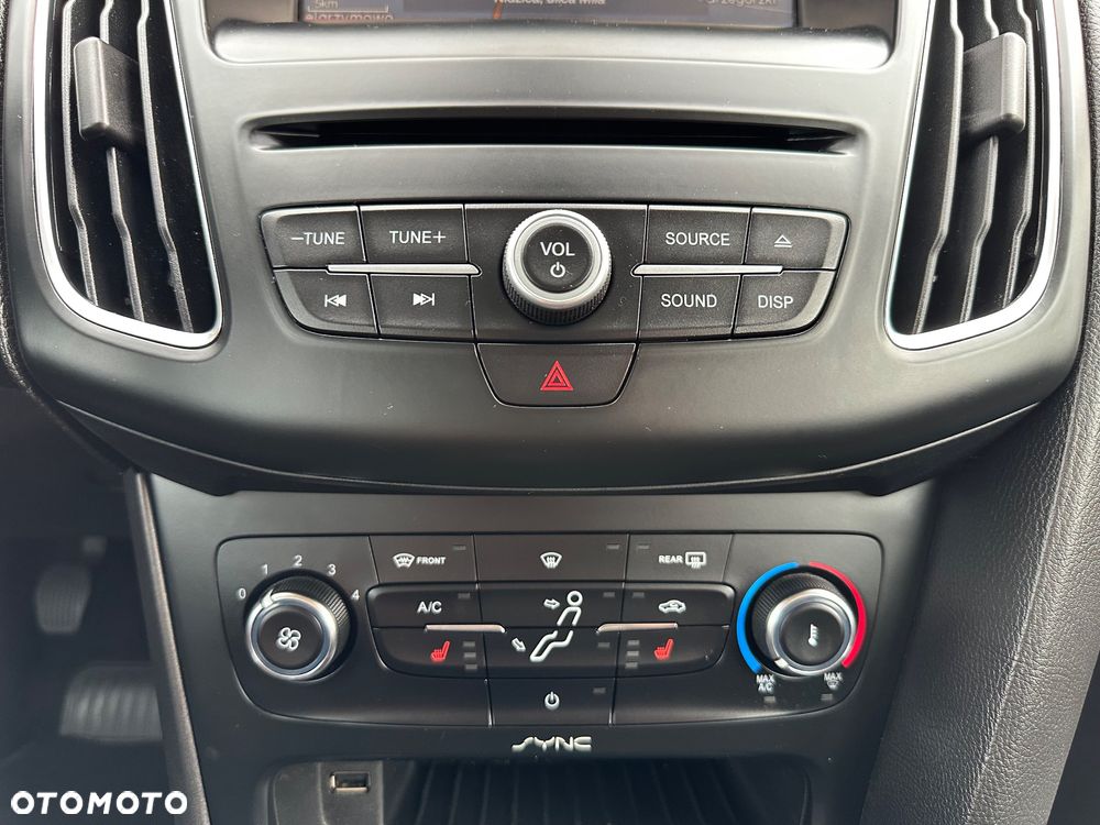 Ford Focus 1.0 EcoBoost Titanium - 24
