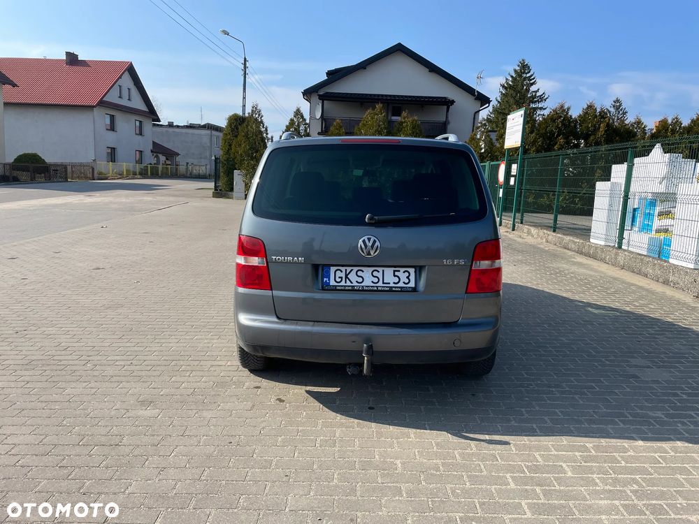 Volkswagen Touran 1.6 FSI - 4