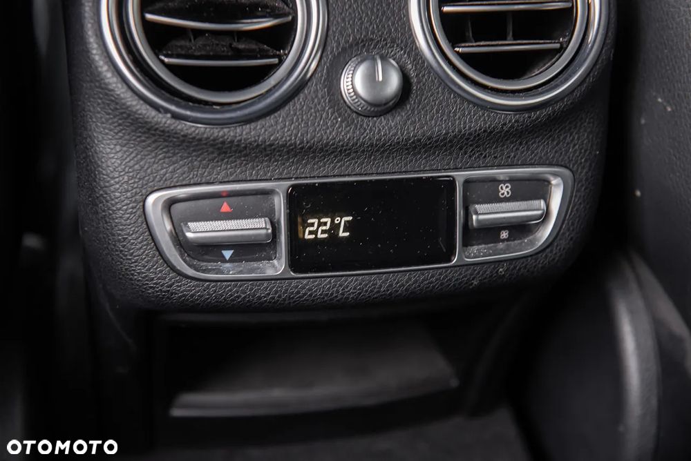 Mercedes-Benz Klasa C 400 4-Matic 9G-TRONIC - 32