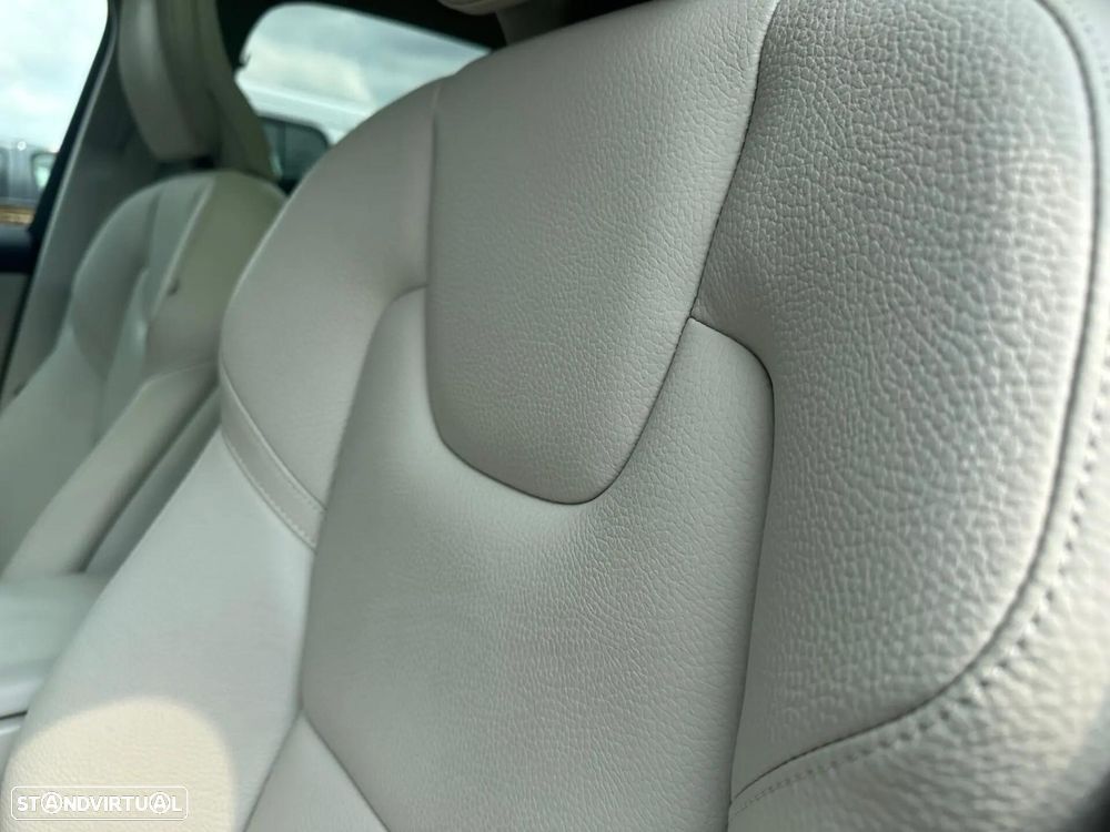 Volvo XC 60 2.0 T6 PHEV Plus Bright AWD - 29
