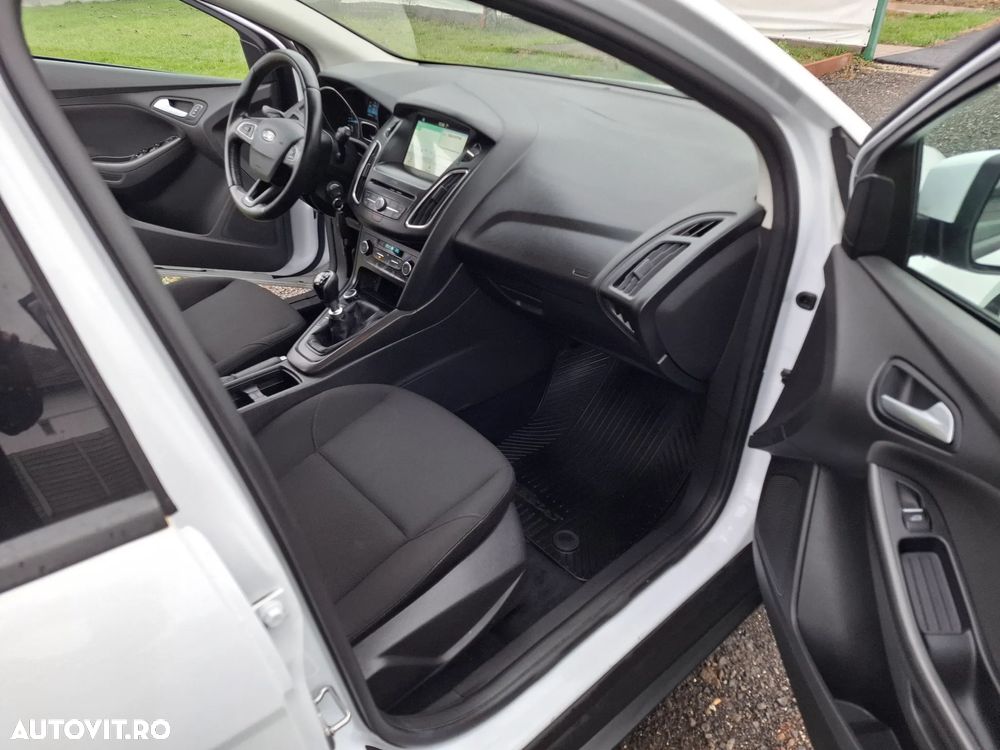 Ford Focus 1.6 TDCI DPF Titanium - 8