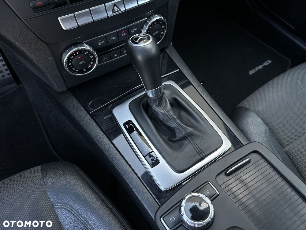 Mercedes-Benz Klasa C 250 CGI BlueEff - 24