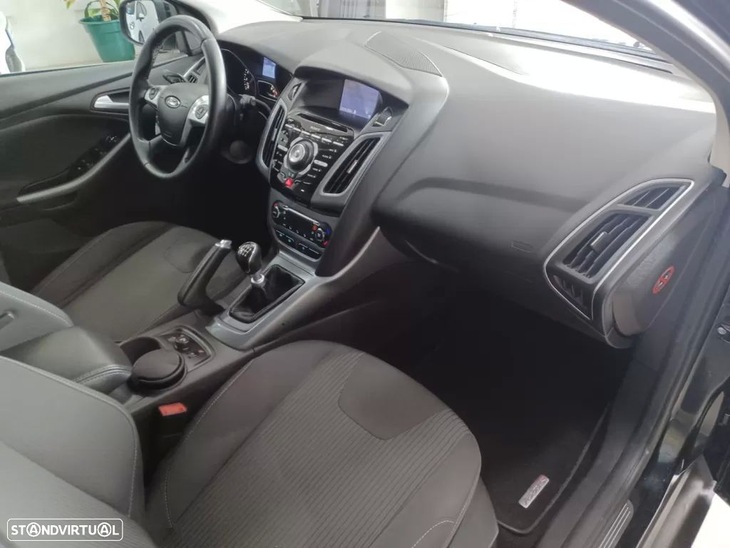 Ford Focus 1.0 EcoBoost S&S TITANIUM - 23