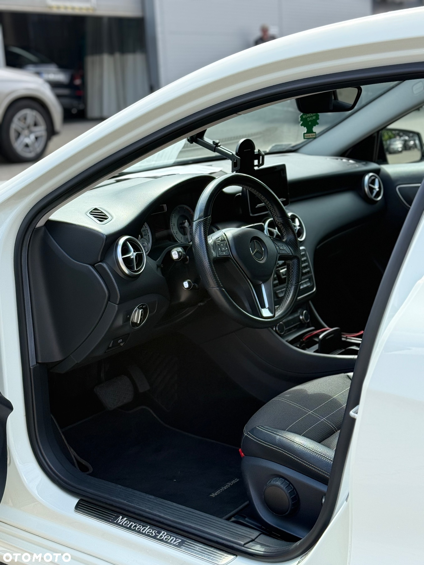 Mercedes-Benz Klasa A 180 7G-DCT Urban - 10