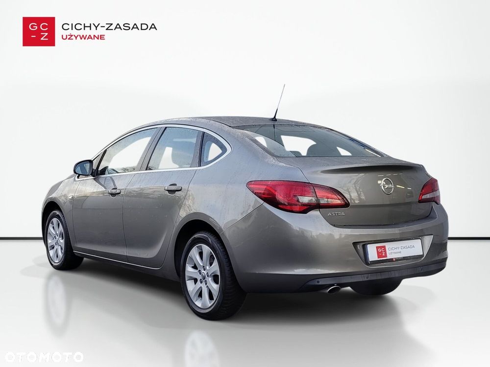 Opel Astra 1.4 T Business EU6 - 3