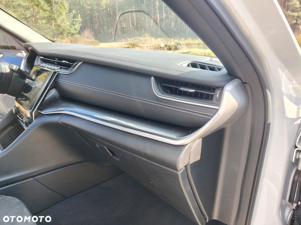 Jeep Grand Cherokee - 31