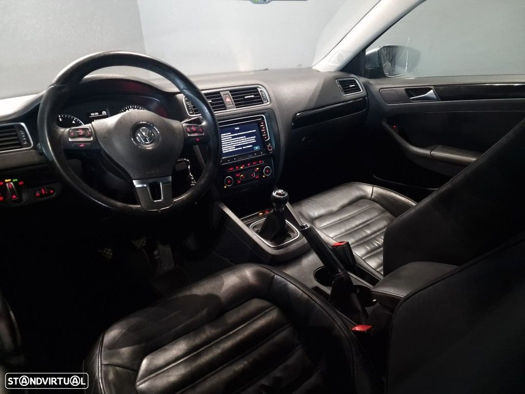 VW Jetta 1.6 TDi Highline - 17