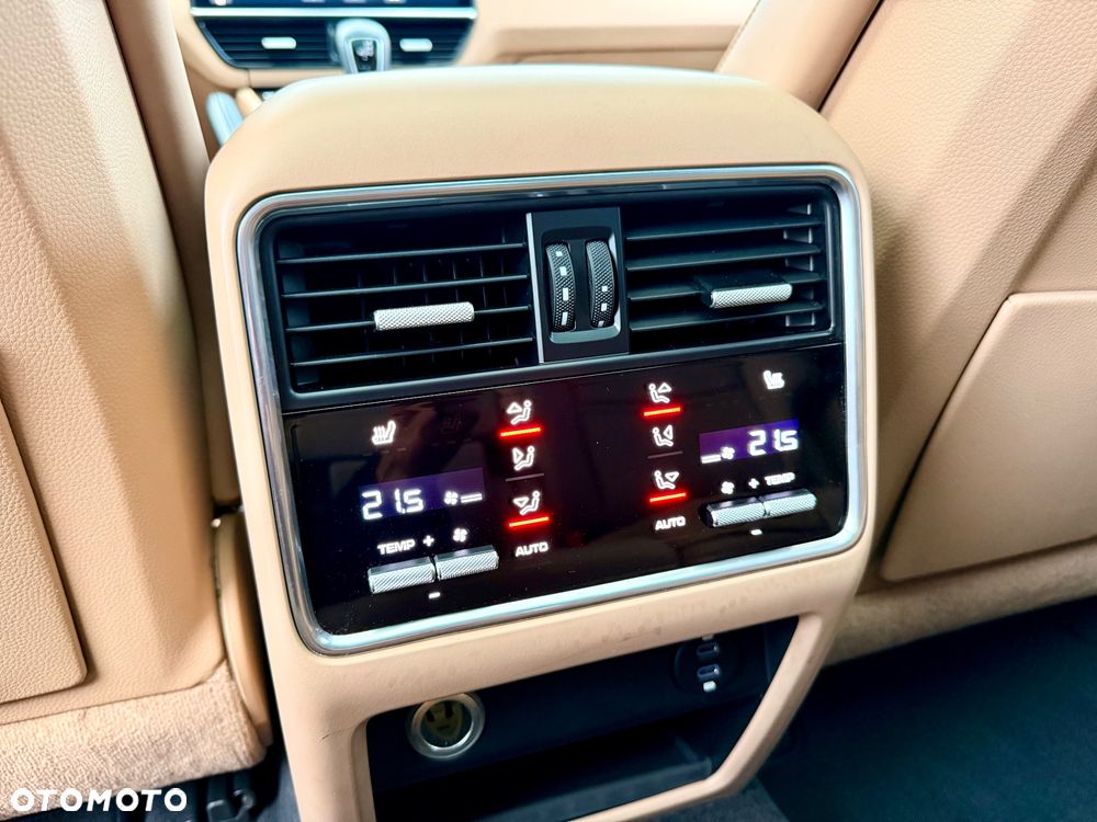 Porsche Cayenne - 34