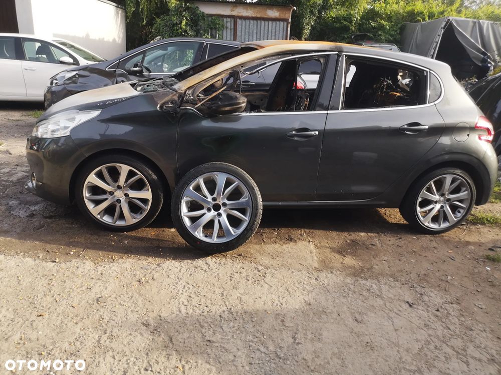 Peugeot 208 - 27