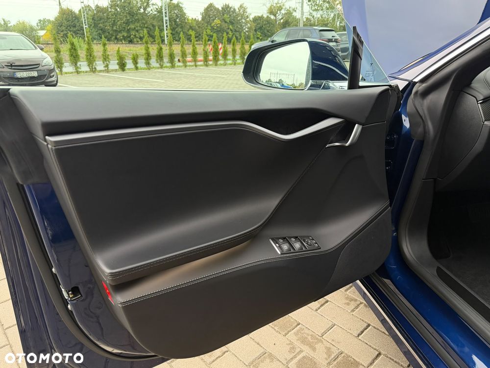 Tesla Model S - 10
