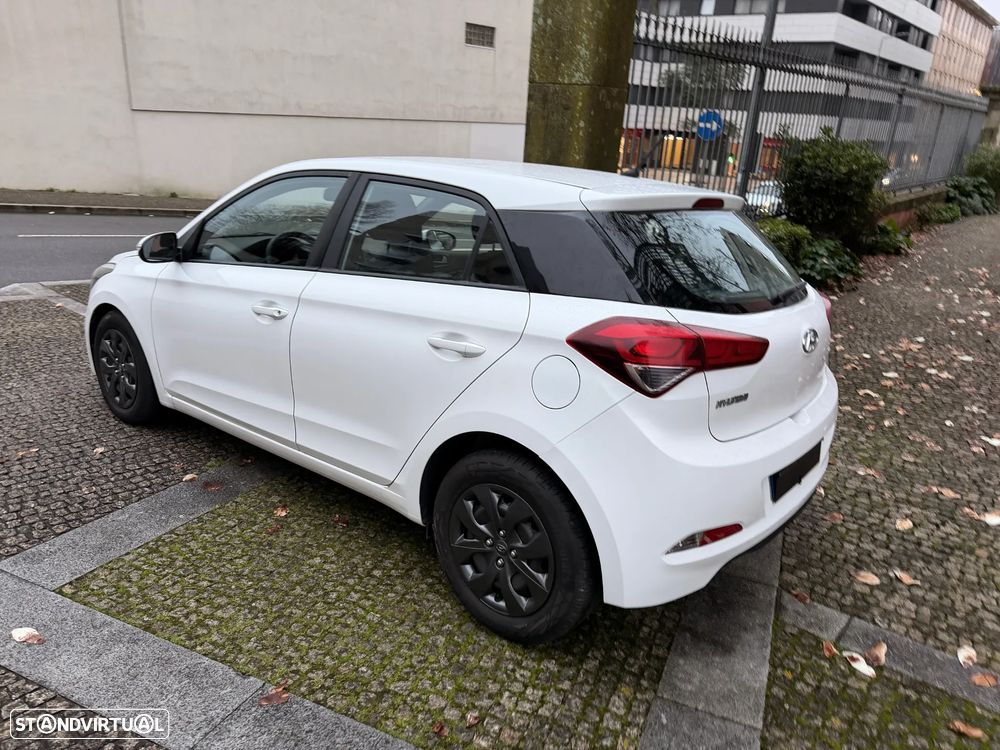 Hyundai i20 1.1 CRDi LED - 4