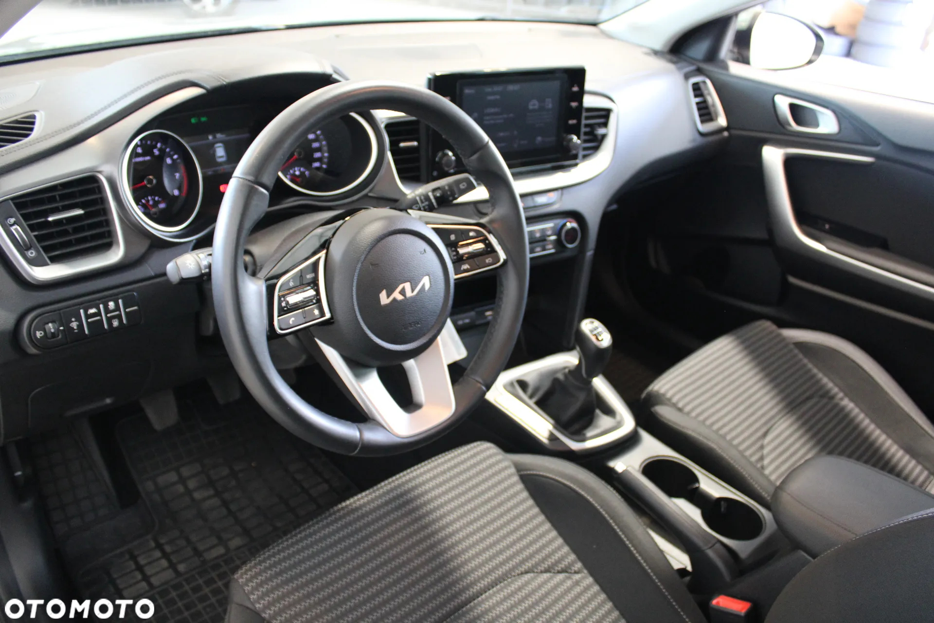 Kia Ceed 1.5 T-GDI M - 10