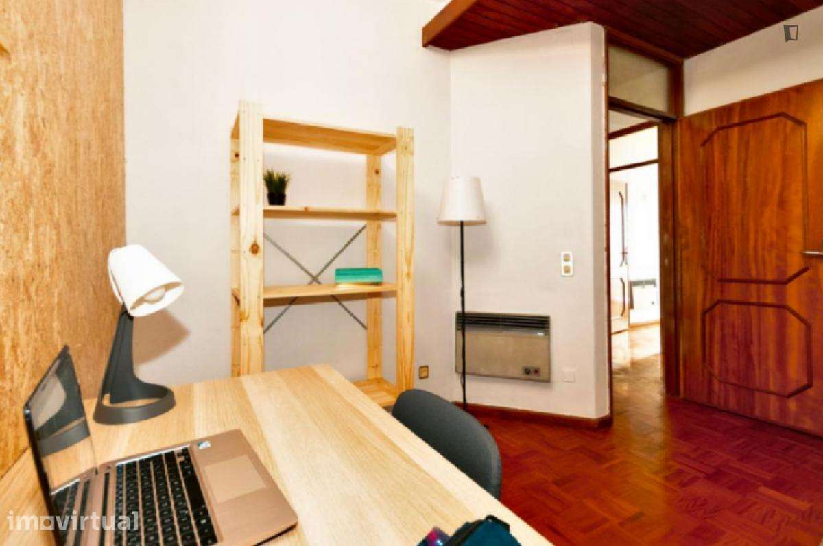 Quarto - localizado em Paranhos Porto - Grande imagem: 5/18