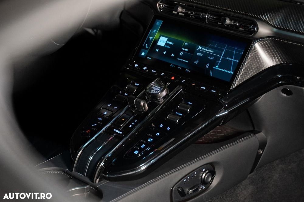Aston Martin V8 Vantage - 36
