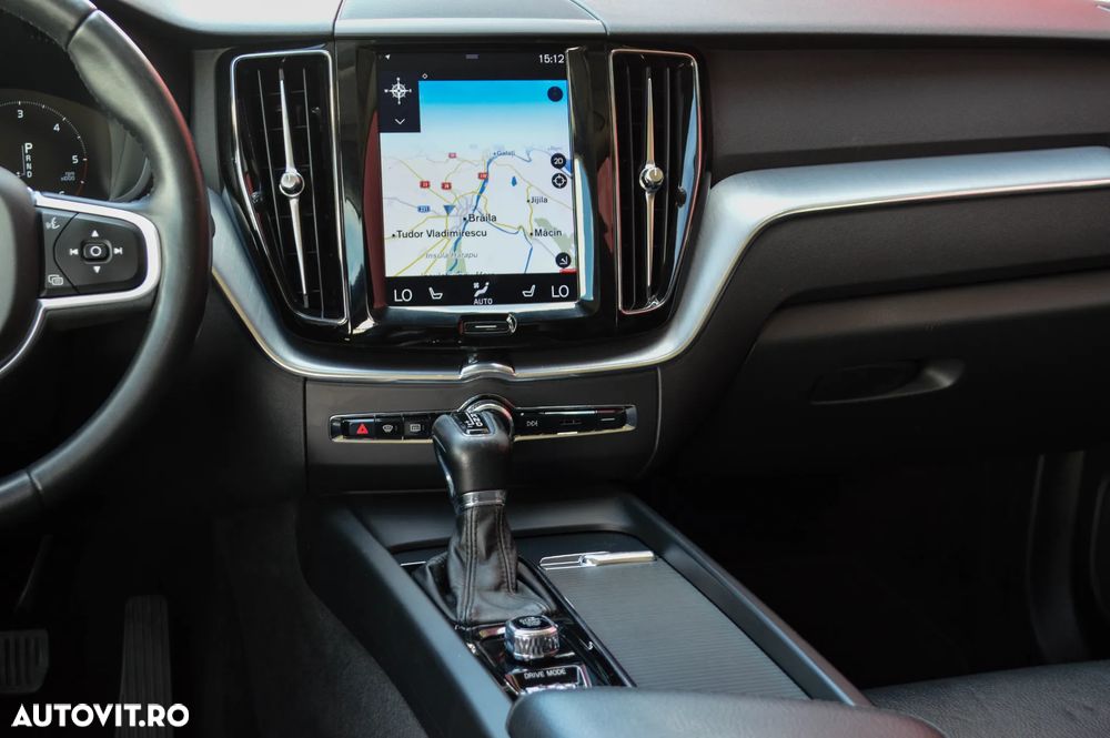 Volvo XC 60 D4 AWD Geartronic Momentum - 36