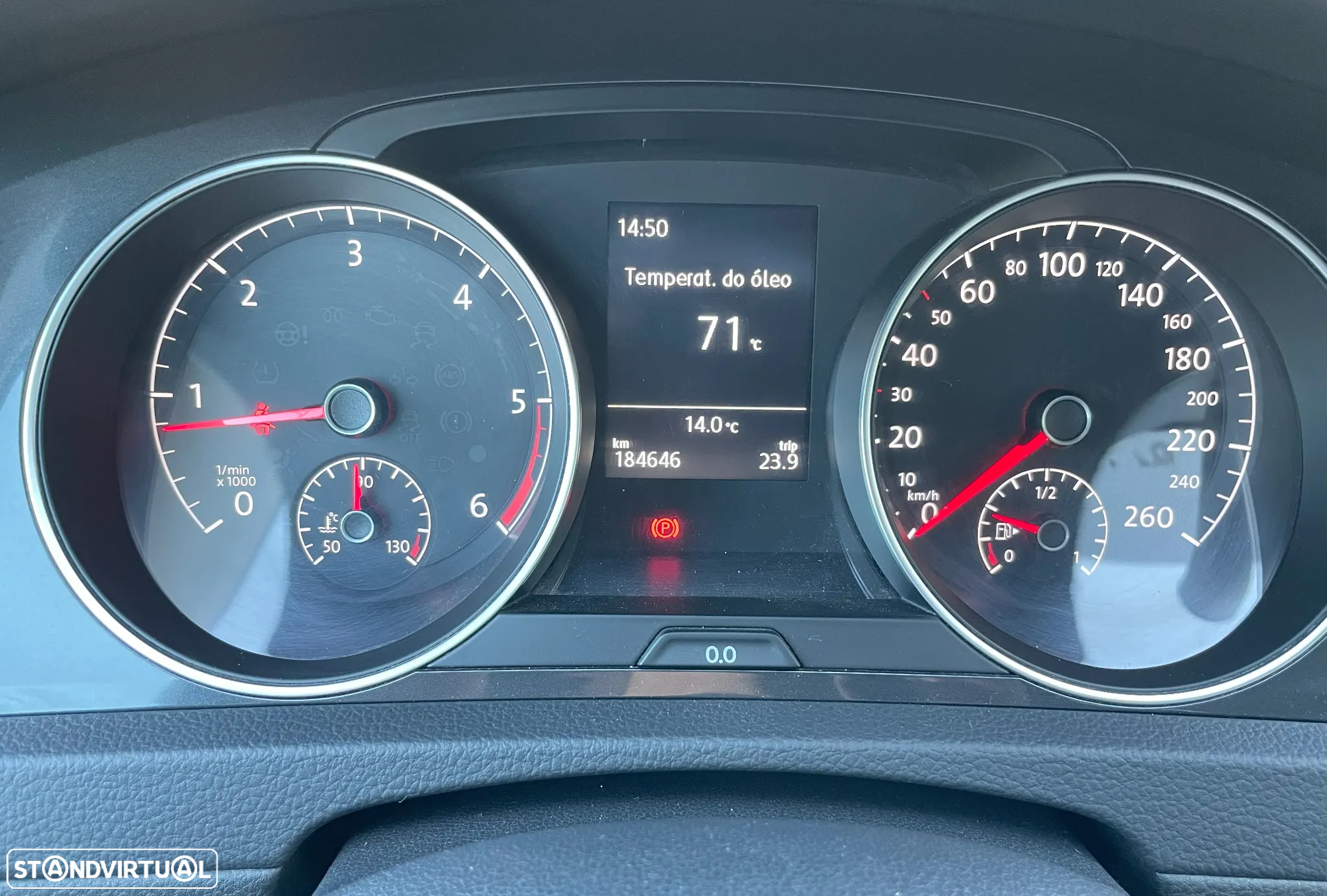 VW Golf 1.6 TDI Confortline - 26