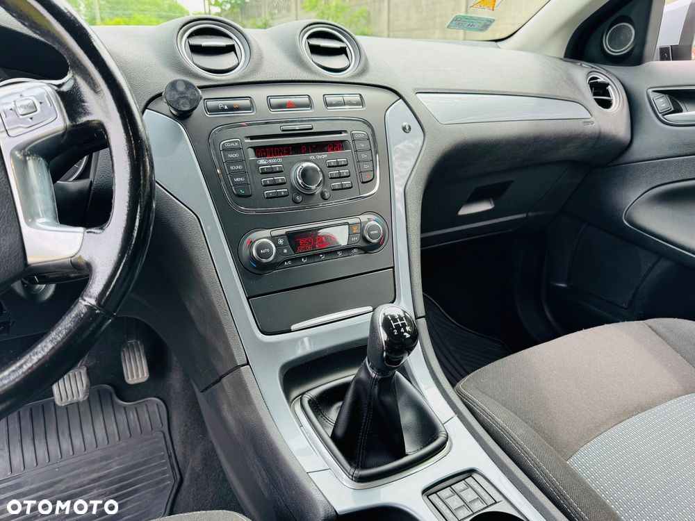 Ford Mondeo 1.6 Gold X - 24