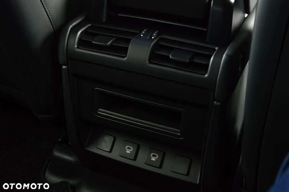 Land Rover Defender 3.0 D250 mHEV - 28