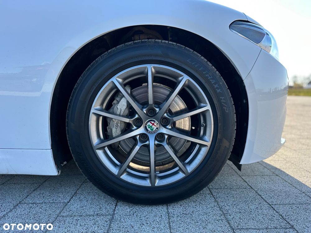 Alfa Romeo Giulia 2.0 Turbo Veloce - 12