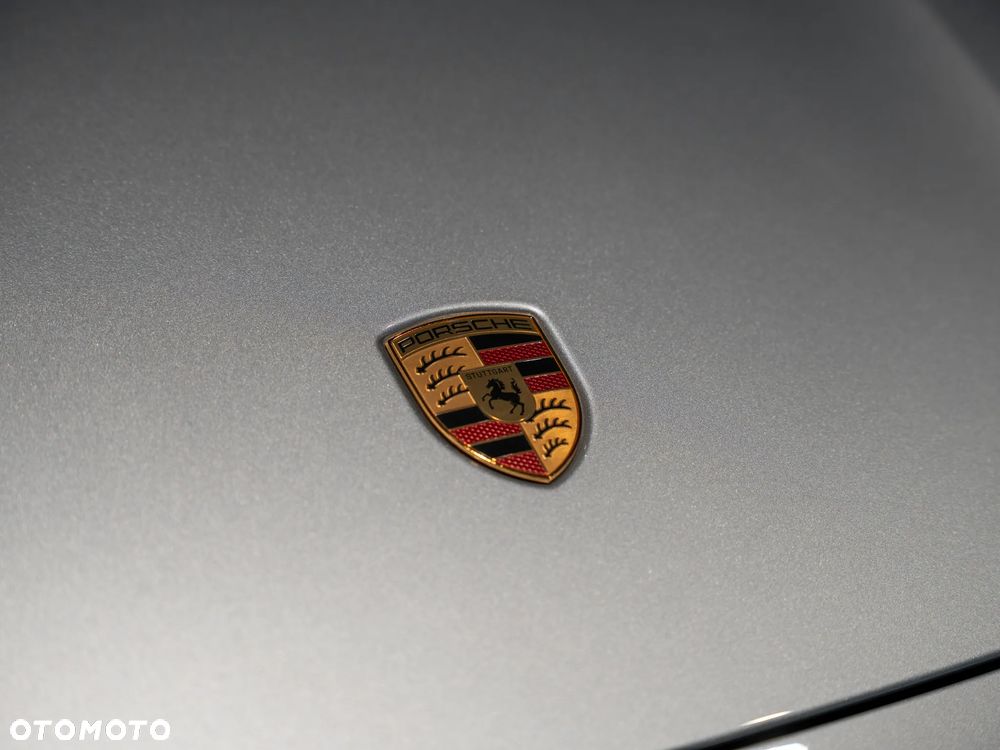 Porsche Taycan 4 - 16