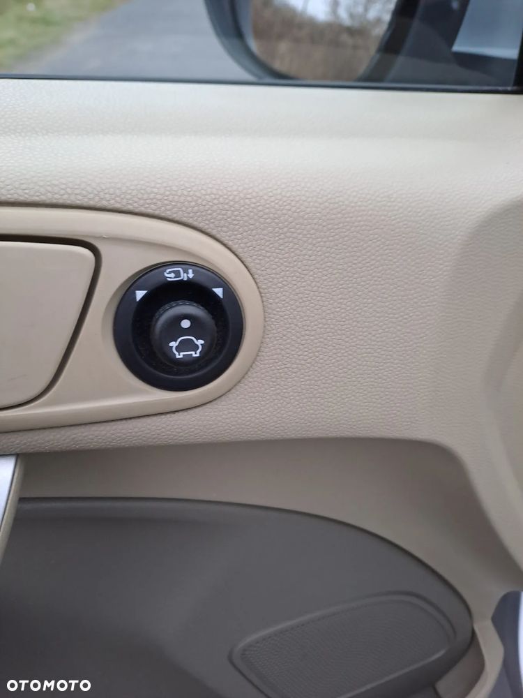 Ford Fiesta 1.4 Ghia - 10