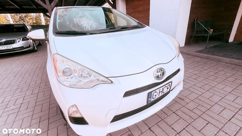 Toyota Prius (Hybrid) - 2