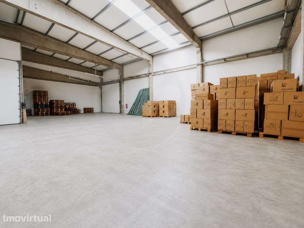 Armazém Industrial com 1.900 m² para Arrendamento em Fajozes - Grande imagem: 5/35