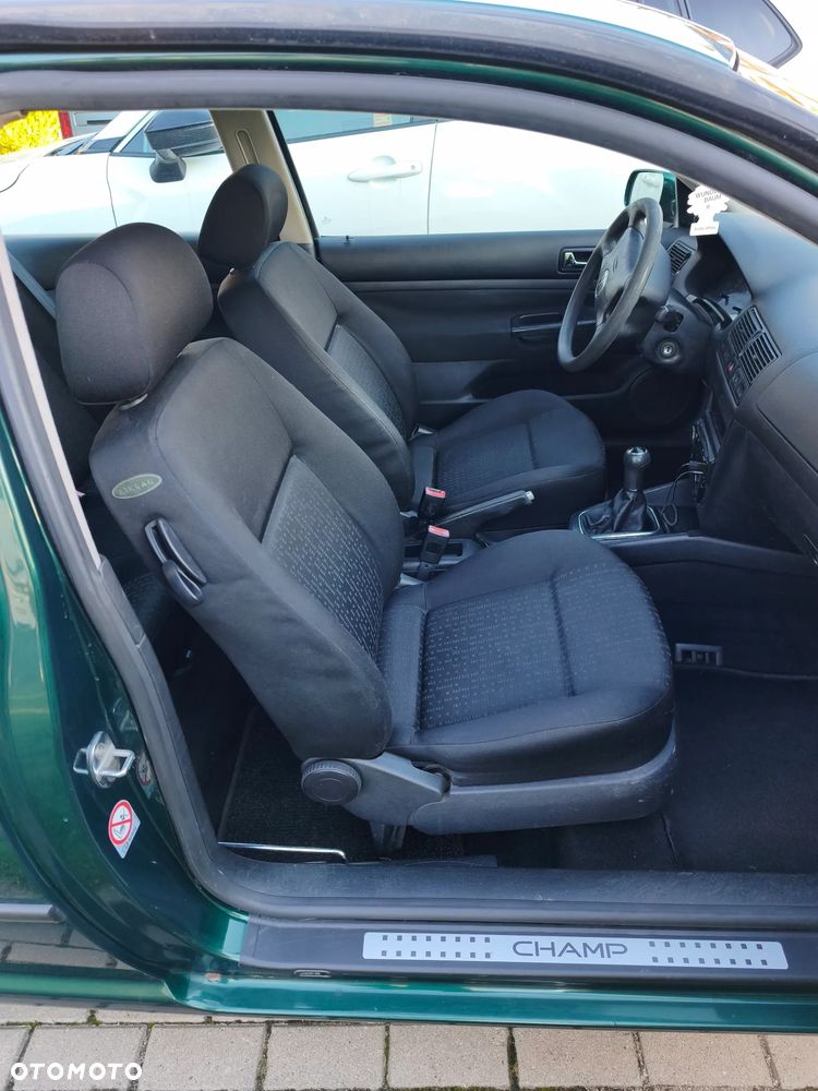 Volkswagen Golf - 10