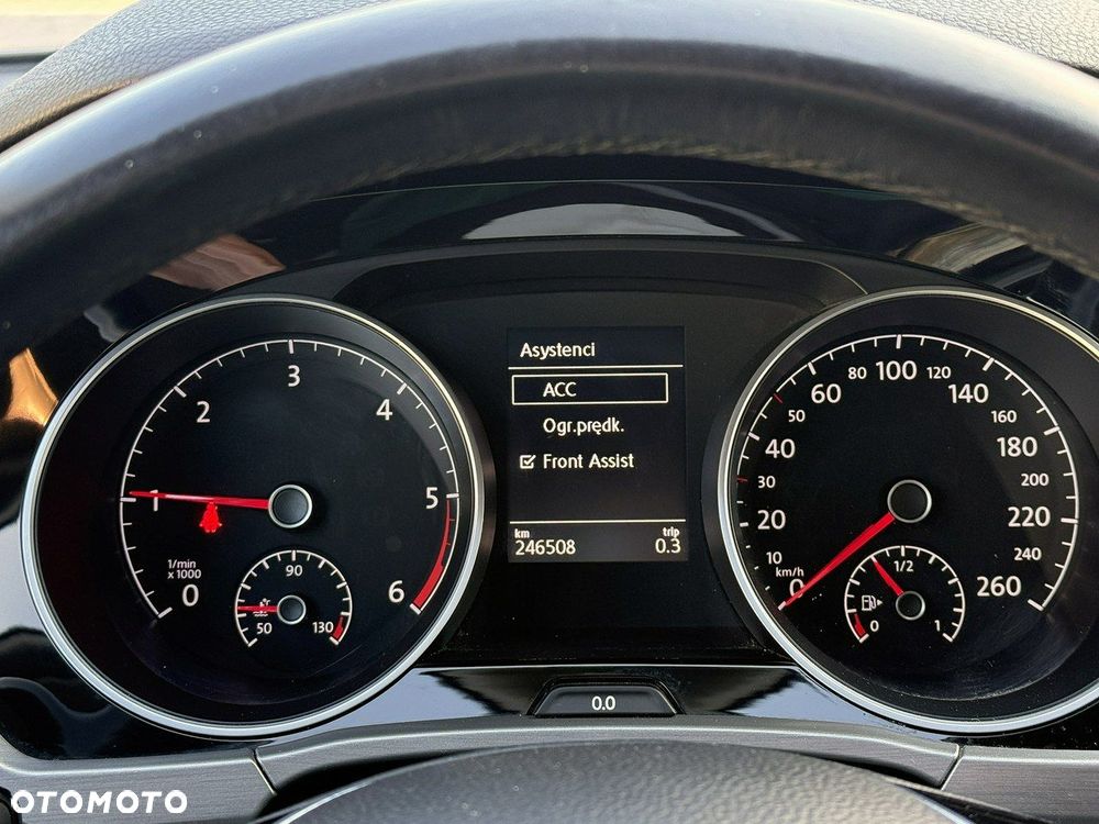 Volkswagen Touran 1.6 TDI SCR DSG IQ.DRIVE - 10