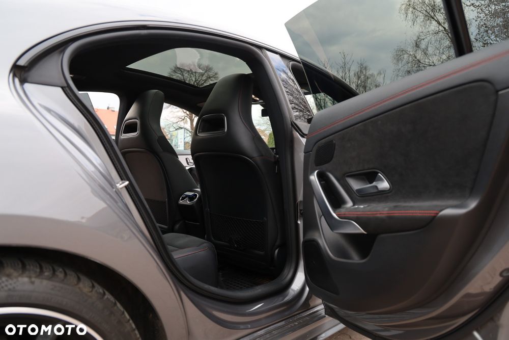 Mercedes-Benz CLA 220 4-Matic AMG Line 7G-DCT - 15
