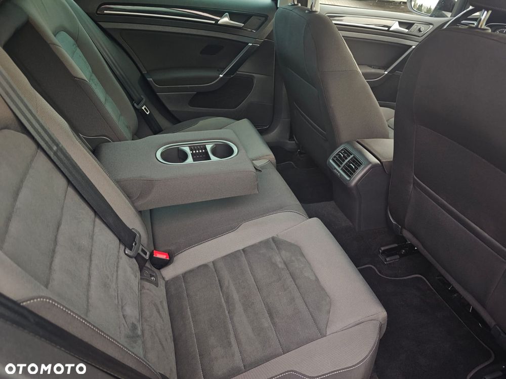 Volkswagen Golf Variant 2.0 TDI SCR DSG R-Line - 11