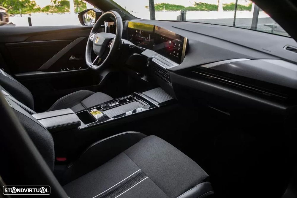 Opel Astra Sports Tourer - 23