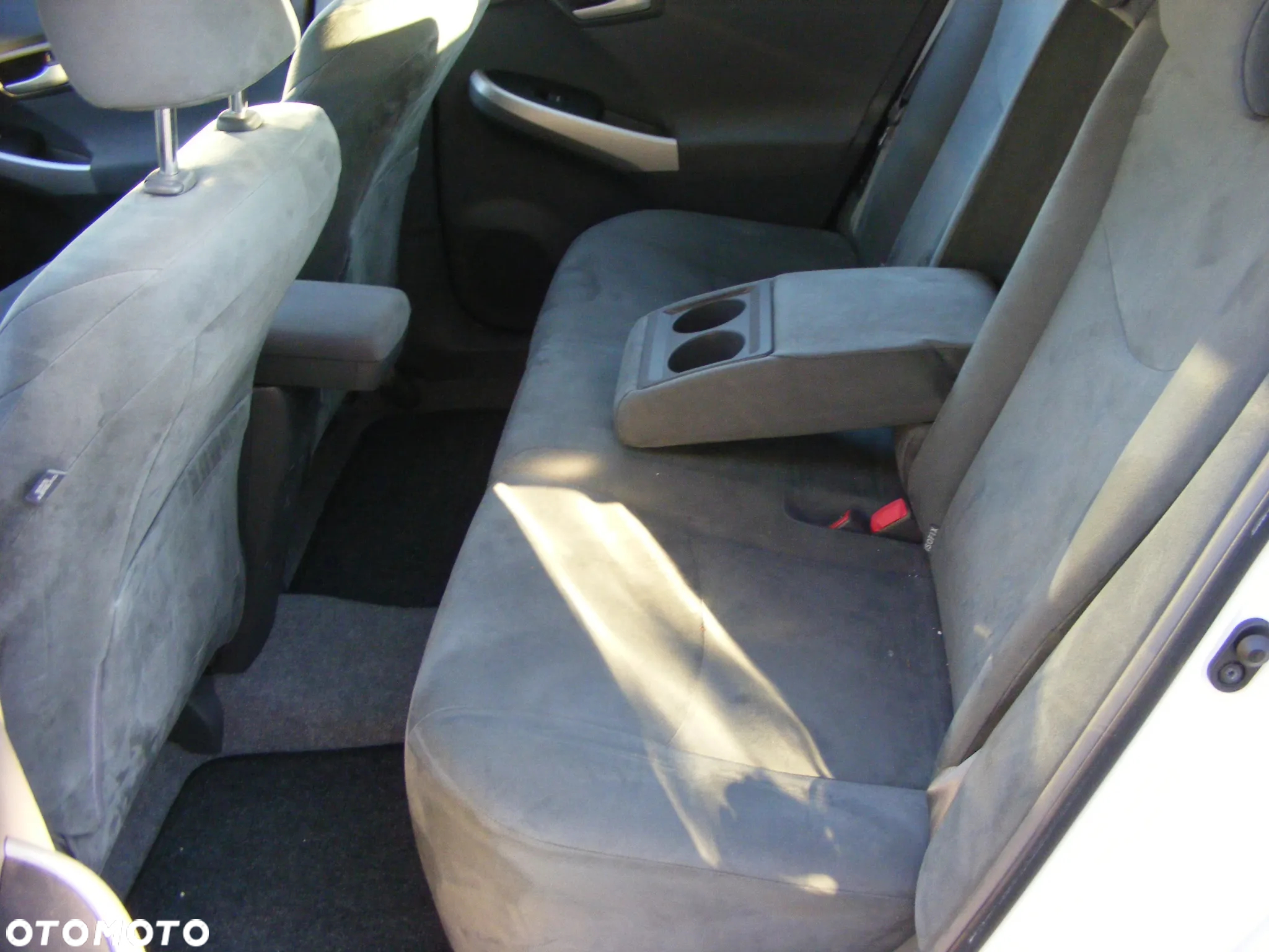 Toyota Prius (Hybrid) Executive - 23