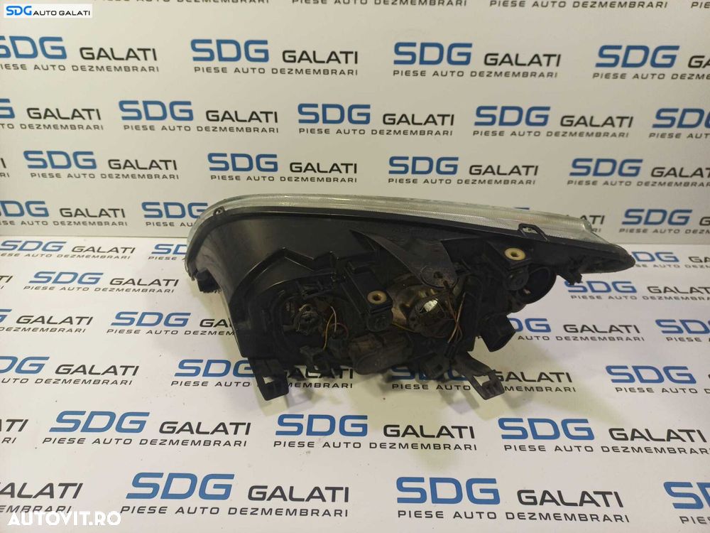 Far Dreapta EUROPA FARA Xenon Ford Focus 2 NFL Non Facelift 2004 - 2008 [L1716] - 2