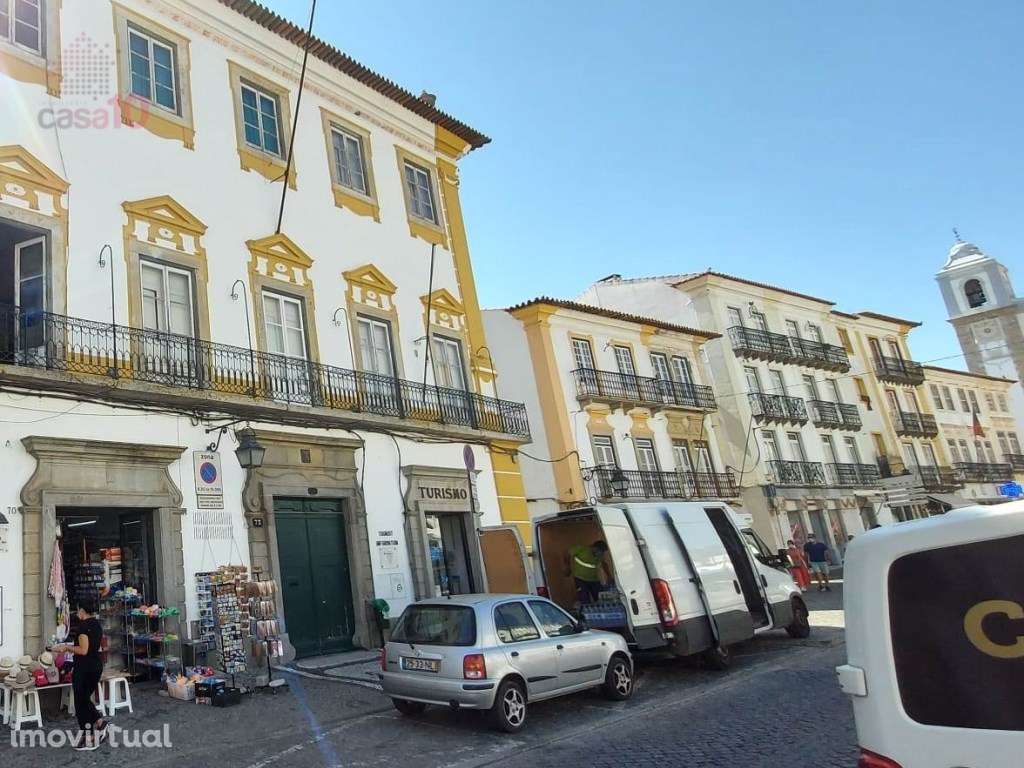 Vende-se Antigo Palácio no Centro Histórico de Évora. - Grande imagem: 3/15