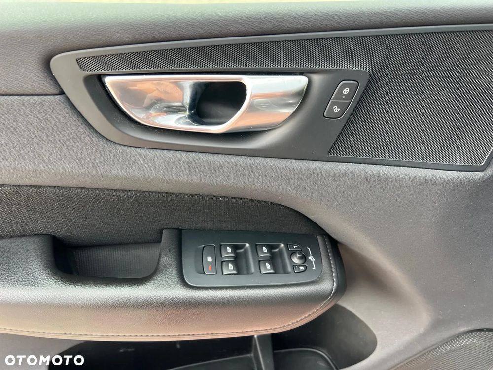 Volvo XC 60 B4 B Momentum Pro - 15
