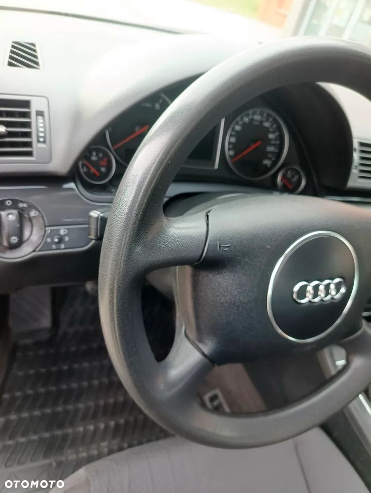 Audi A4 Limousine - 16