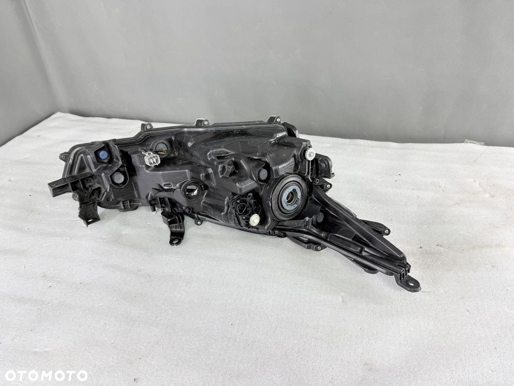 Reflektor lampa przednia lewa Toyota Corolla E210 E21 81150-02T31-00 - 5