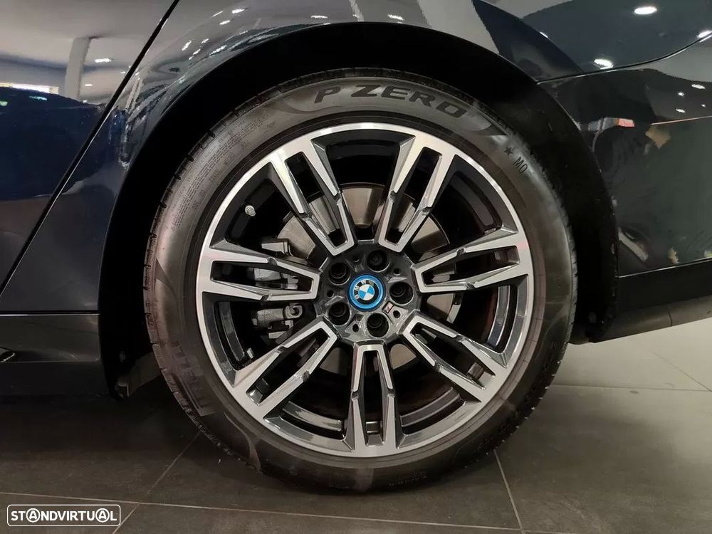 BMW i5 Touring eDrive40 - 30