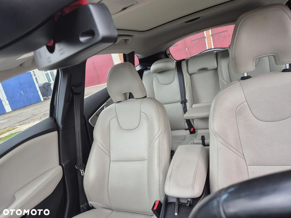 Volvo V40 D4 Drive-E R-Design Summum - 7